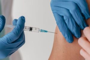 Виїзд вакцинальної бригади Корюківського центру сімейної медицини у села Холминської ОТГ